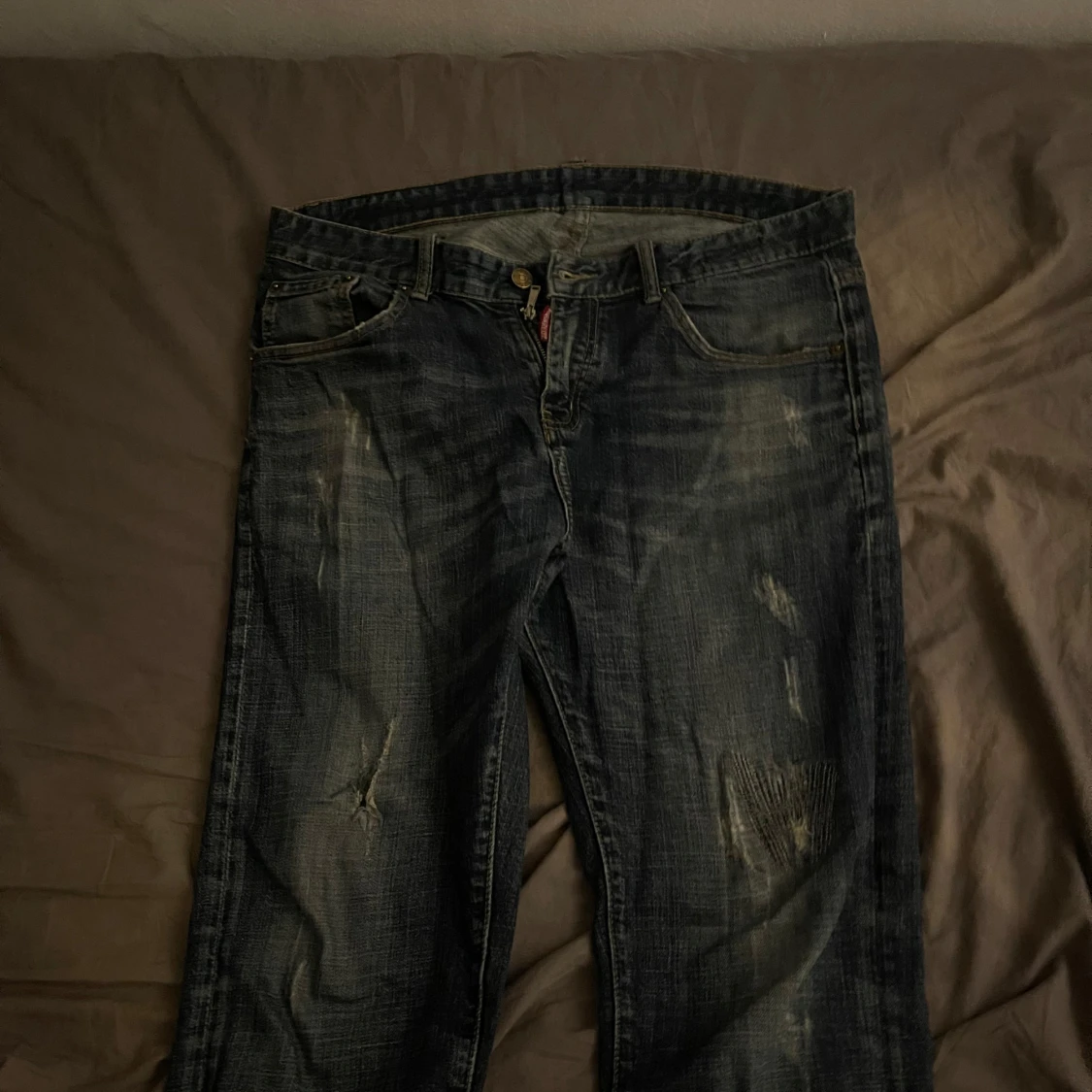 DSQ2 mörkblå jeans med slitningar - 1
