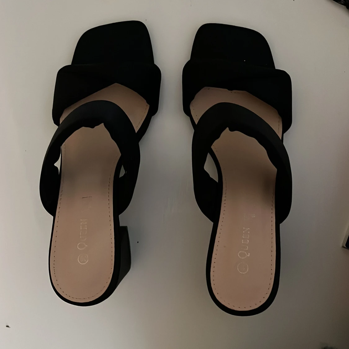 Svarta sandaler med blockklack