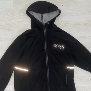 Hugo boss tröja storlek M - passar även S