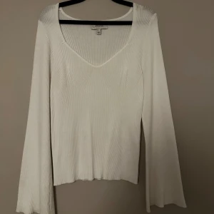 Super snygg stickad tröja - Använd en gång, super fin lite tunnare stickad topp
