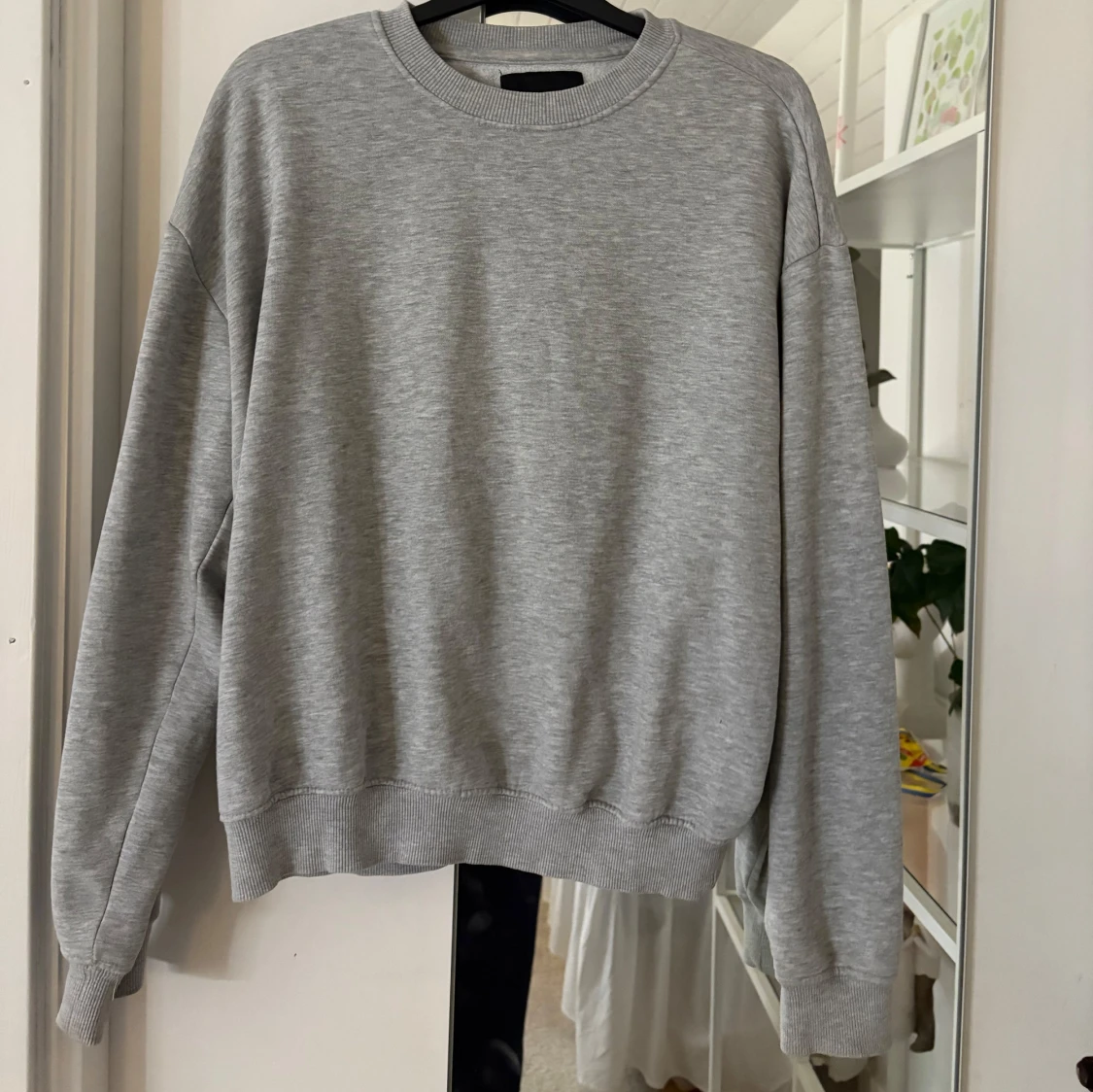 Grå sweatshirt