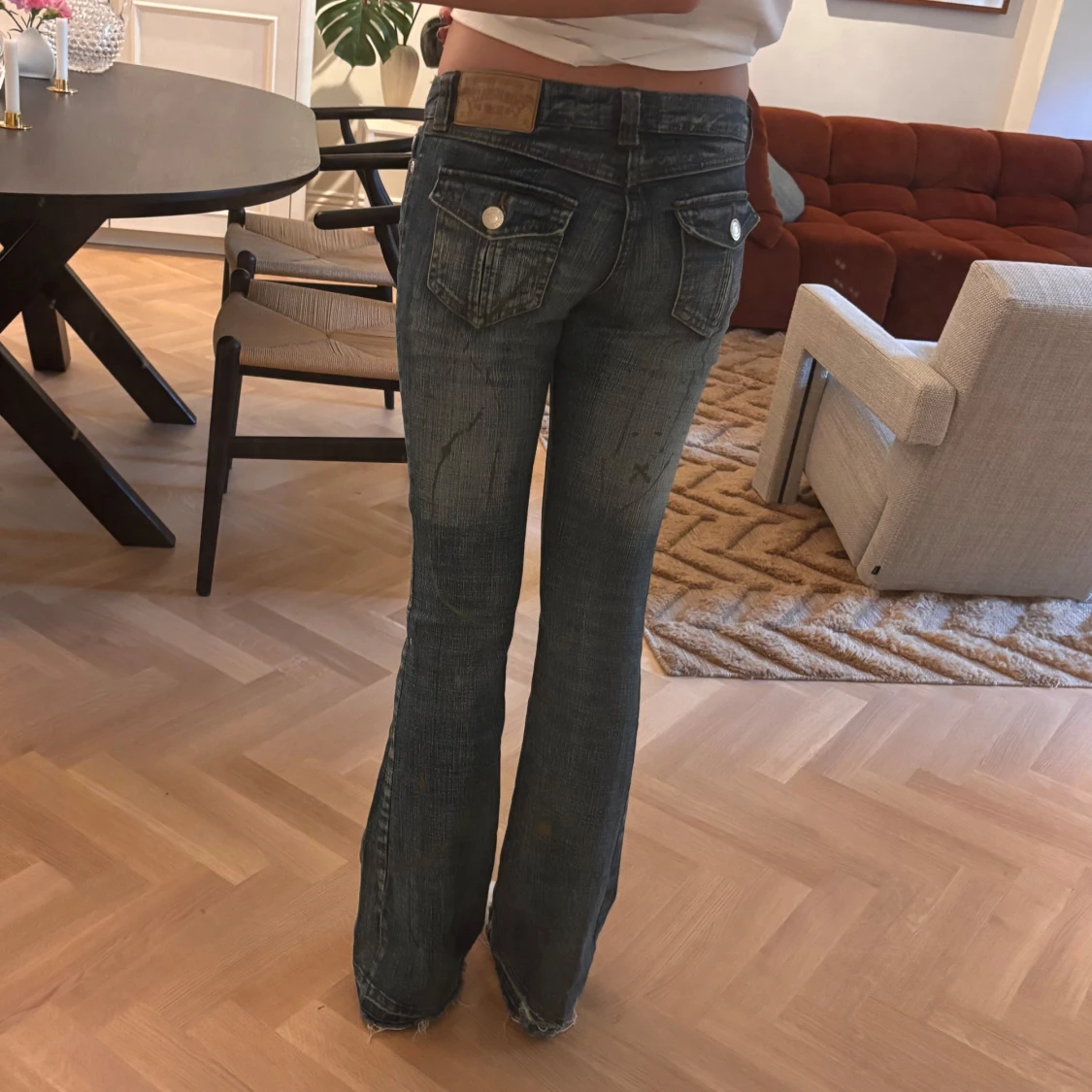 Blå bootcut jeans med färg detaljer - 2