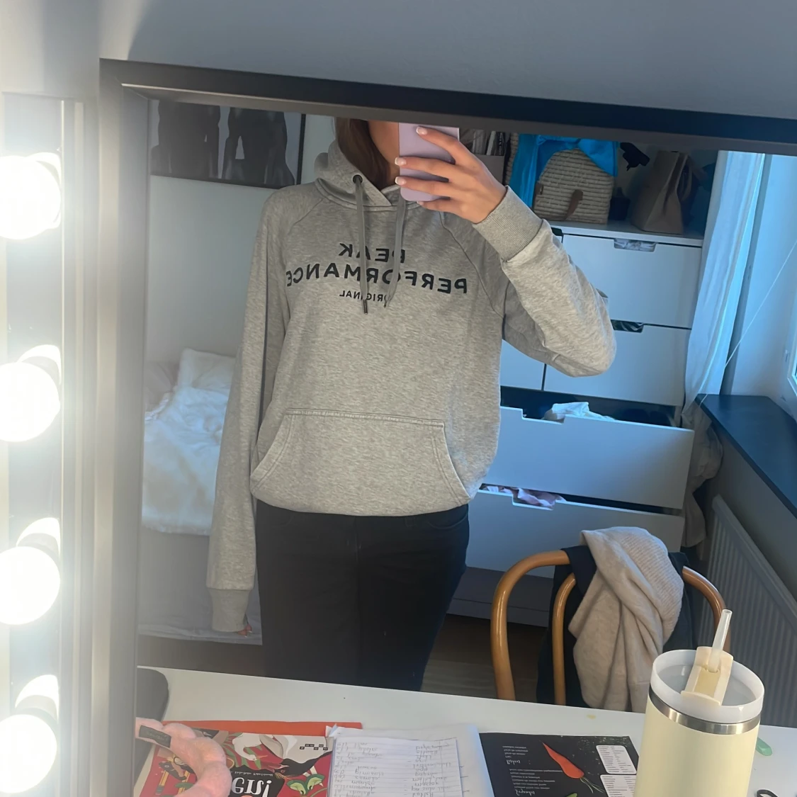 Grå Peak Performance hoodie