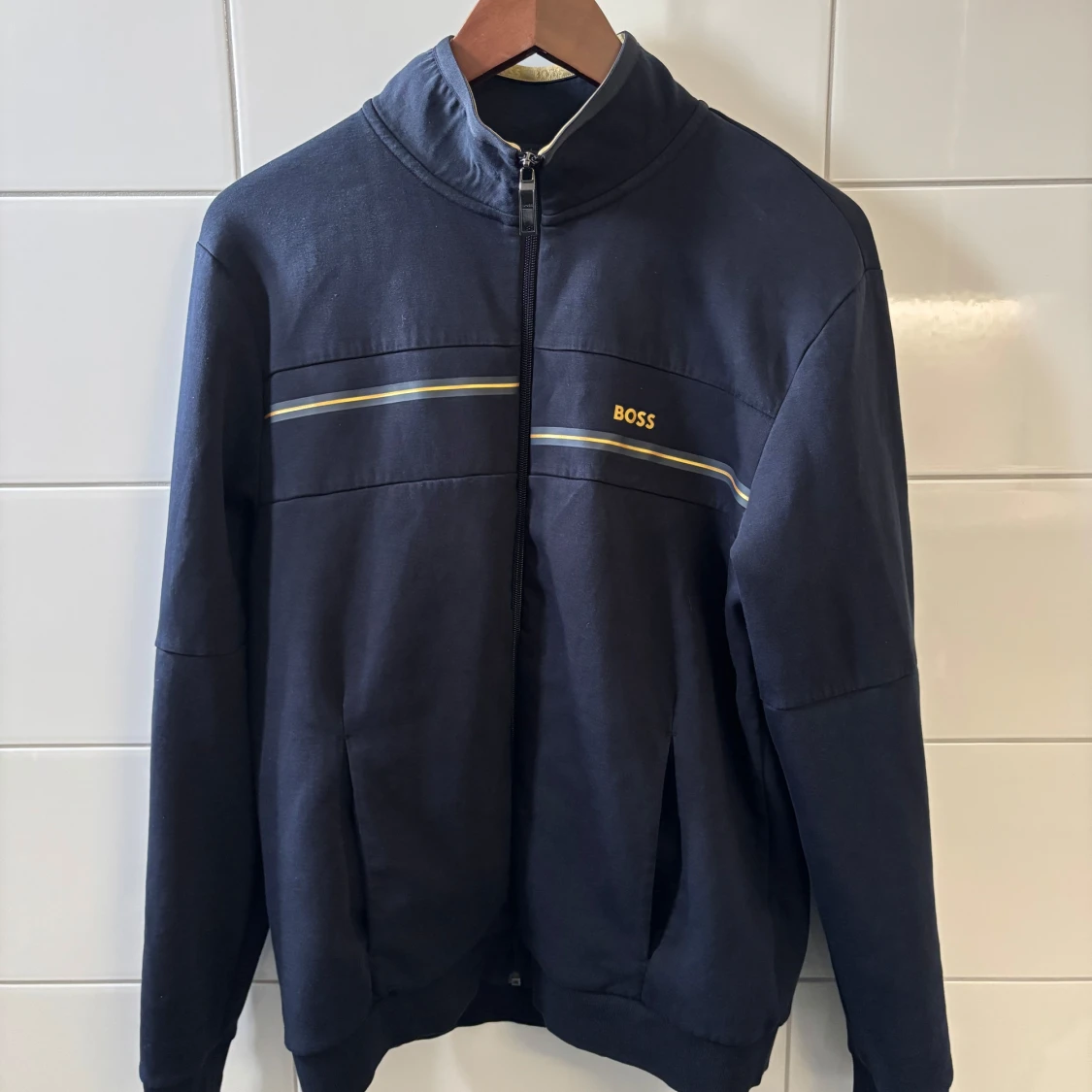Marinblå ziptröja från BOSS