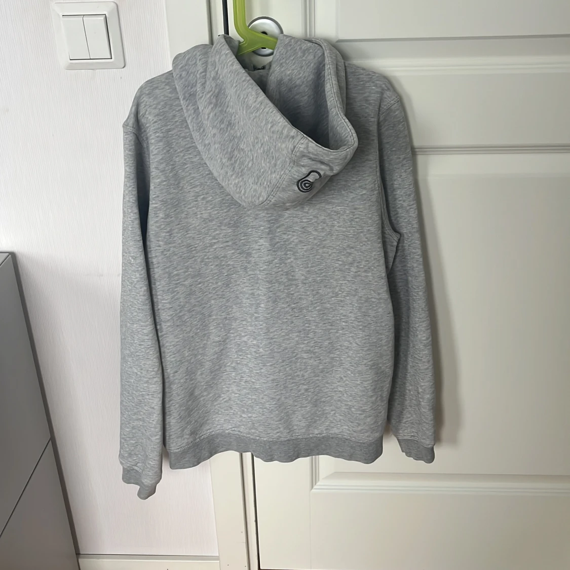 Grå hoodie från Sail Racing med dragkedja - 1