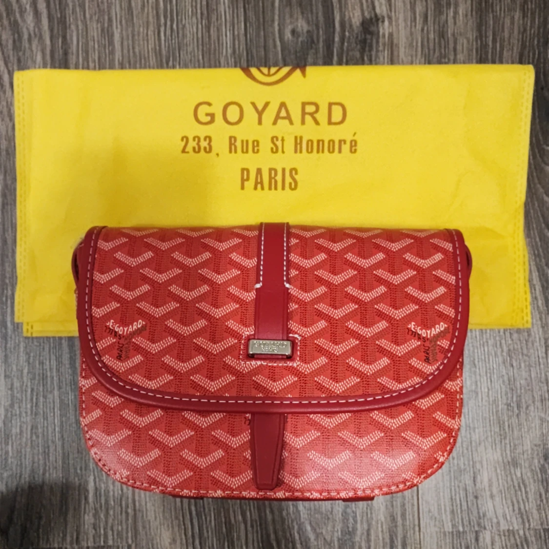 Helt ny röd axelväska 