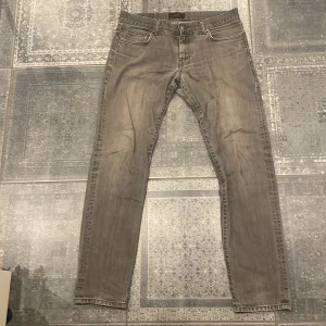 Grå slim fit jeans J Lindeberg - Grå slimfit J Lindeberg jeans, storlek 33/34.