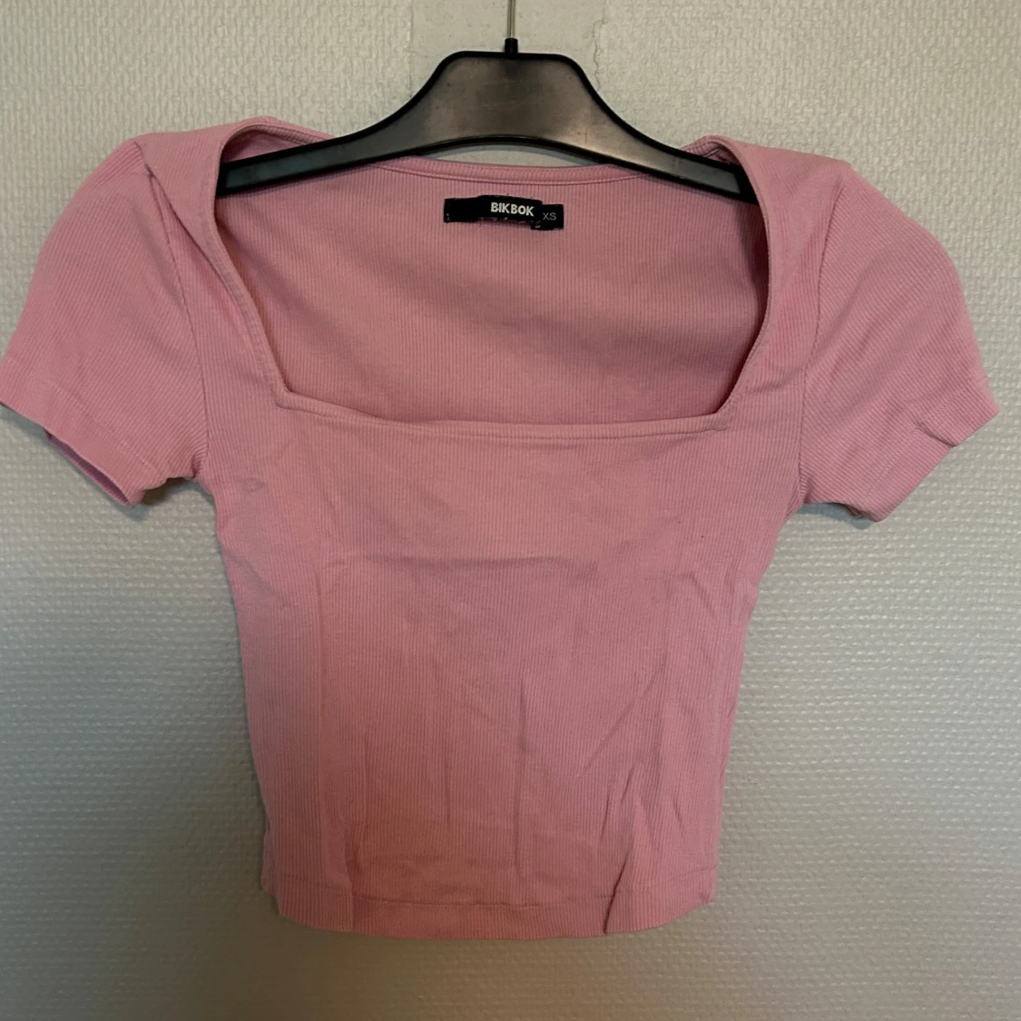 Rosa ribbad topp från Bik Bok