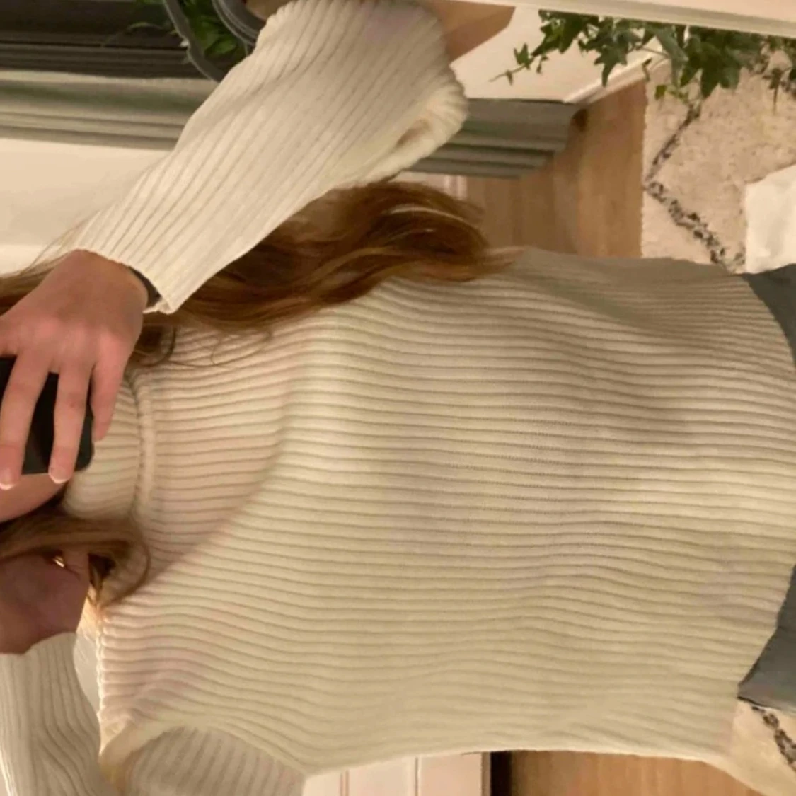 Vit ribbad stickad tröja - 1