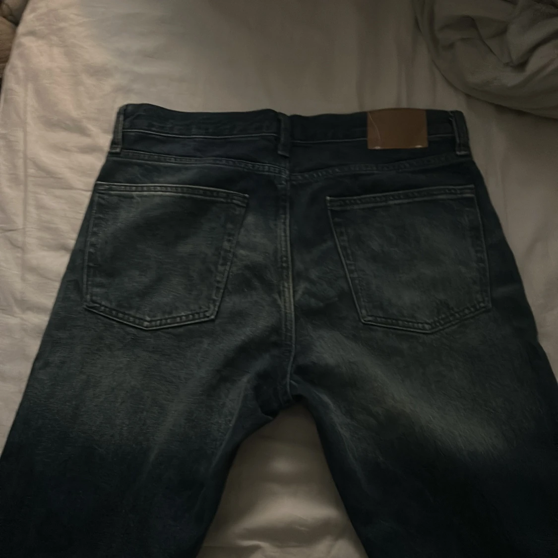 Mörkblå jeans från Weekday - 1