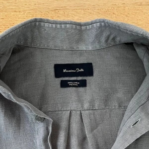 Massimo Dutti Linne skjorta - Säljer en Massimo Dutti skjorta i 100% linne! Skjortan är i nytt skick! Kom gärna med frågor