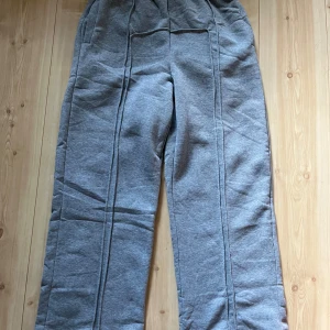 Grå Mjukisbyxor - Ett par Gråa baggy Mjukisar, storlek:XL