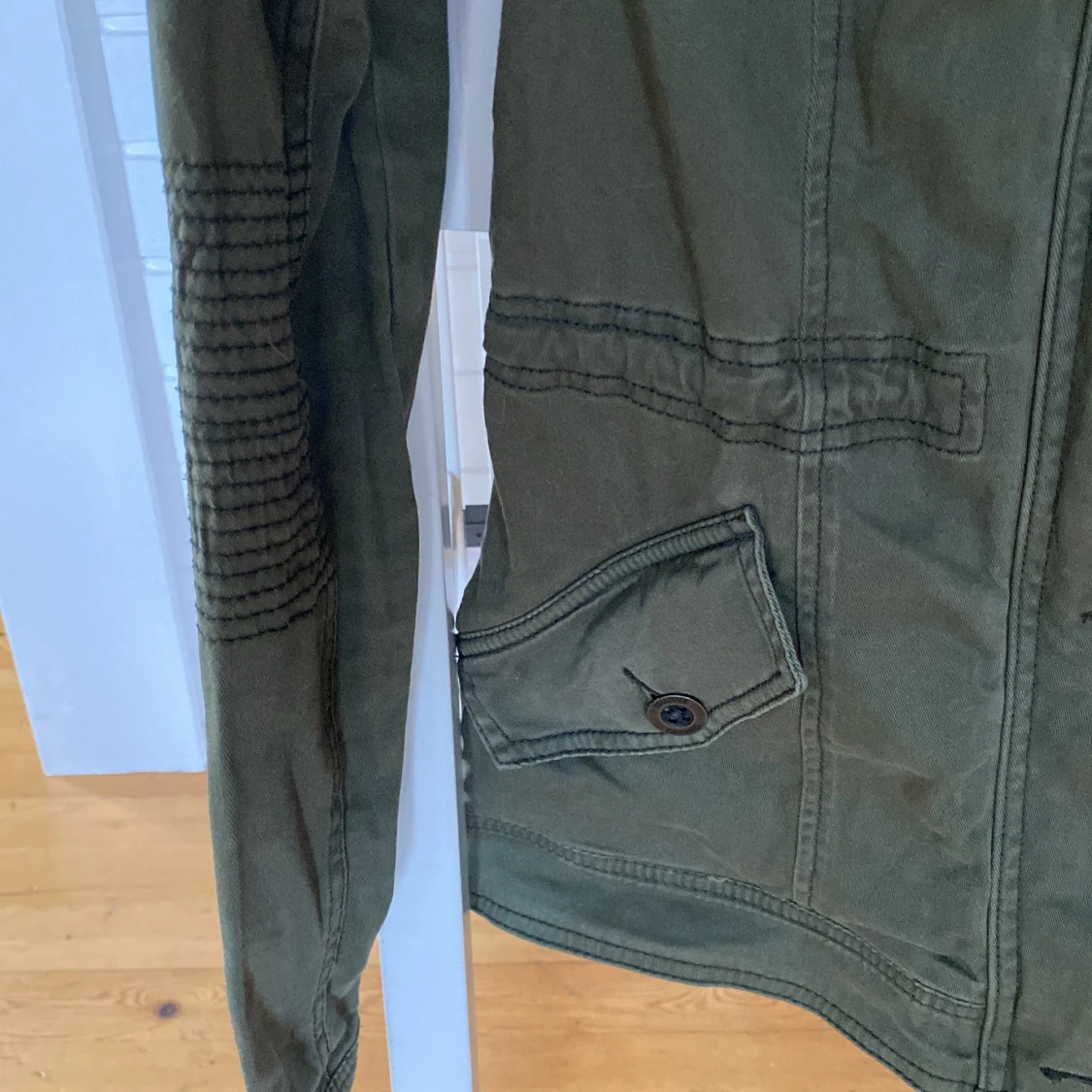 Olivgrön jacka från Hollister XS - 2