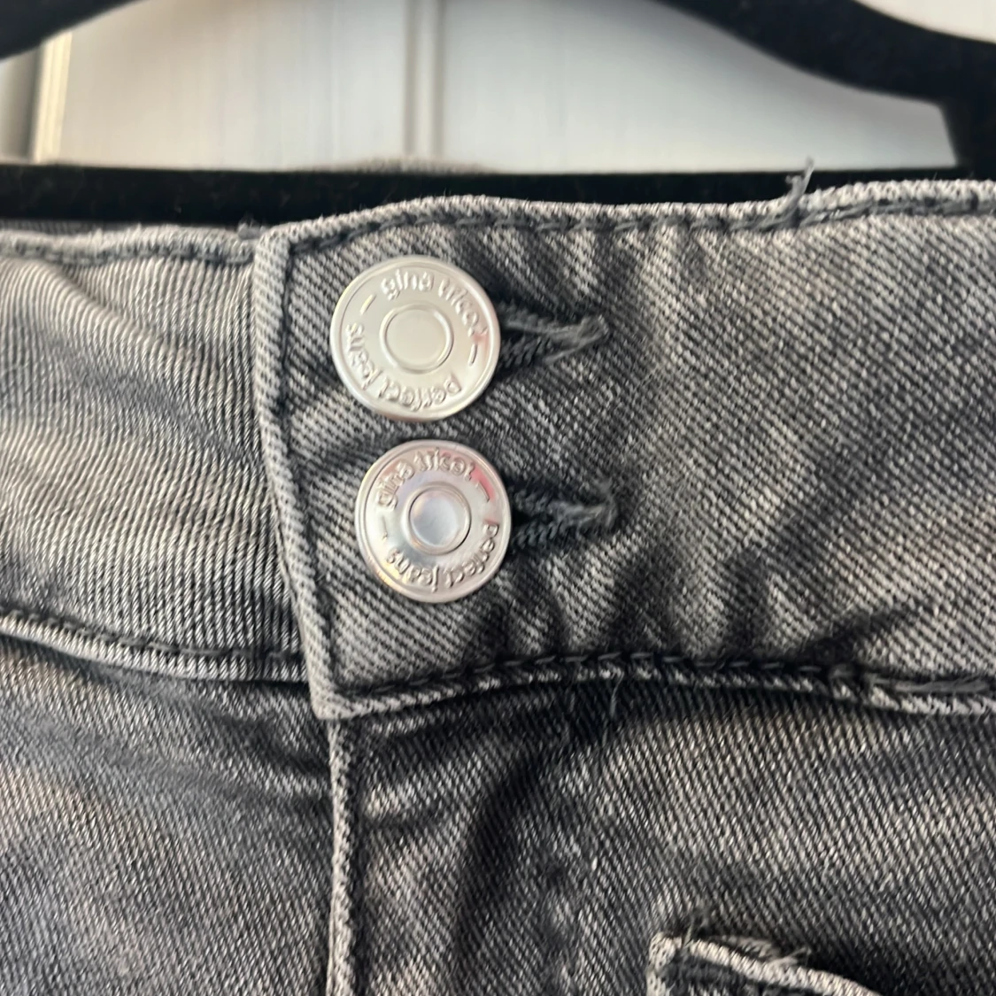 Grå bootcut jeans med fickor - 2