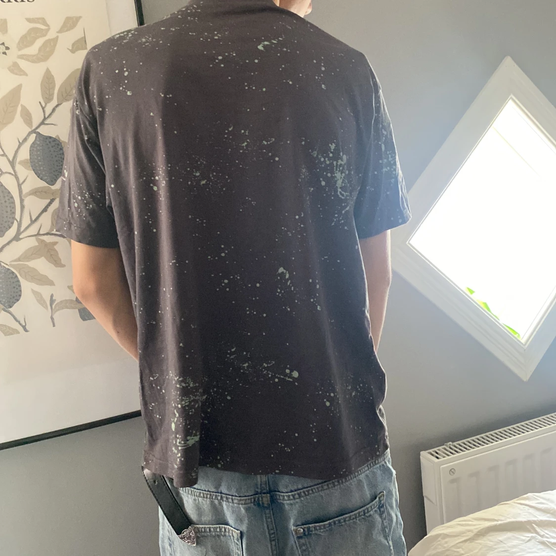 Svart t-shirt med gröna stänk från H&M - 1