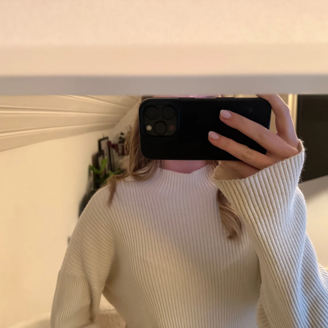 Vit ribbad stickad tröja - 1