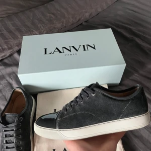 Svarta sneakers från Lanvin, Gw - GW!. För att va med. Likea och följ kontot:) vinnare dras om 2 veckor 