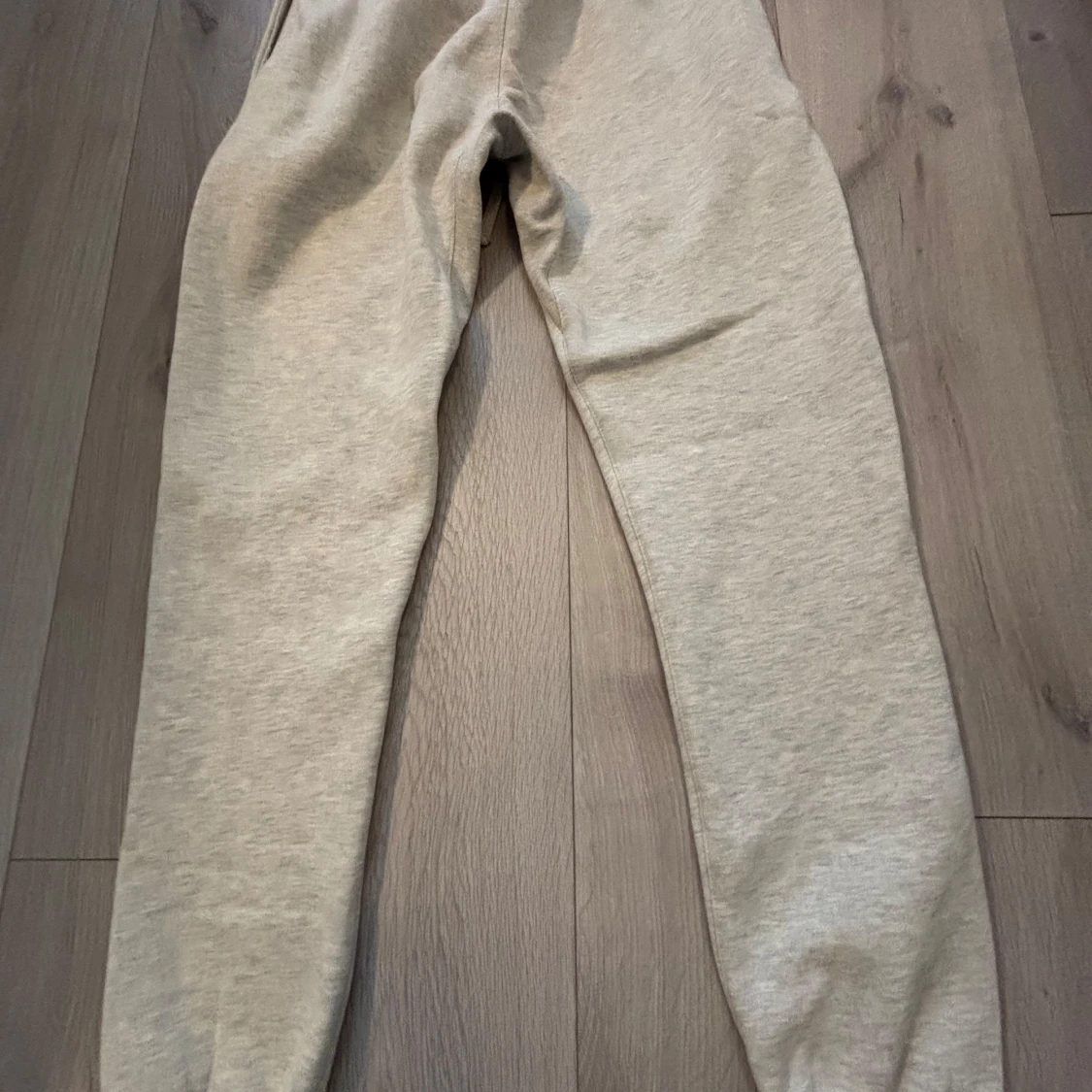 Ljus grå Essentials Fear of God byxa - 4