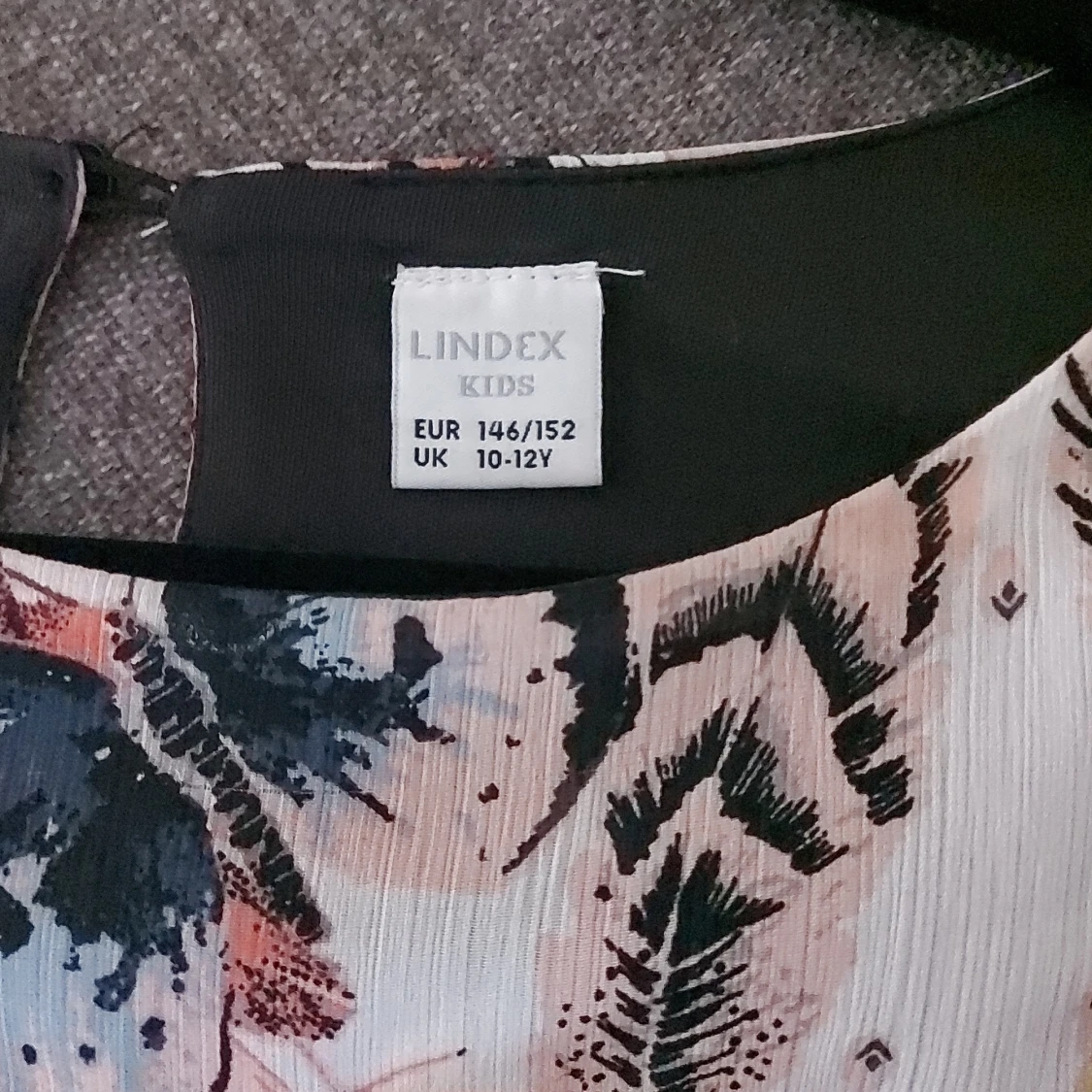 Färgglad blus med fjärilsmönster Lindex - 2