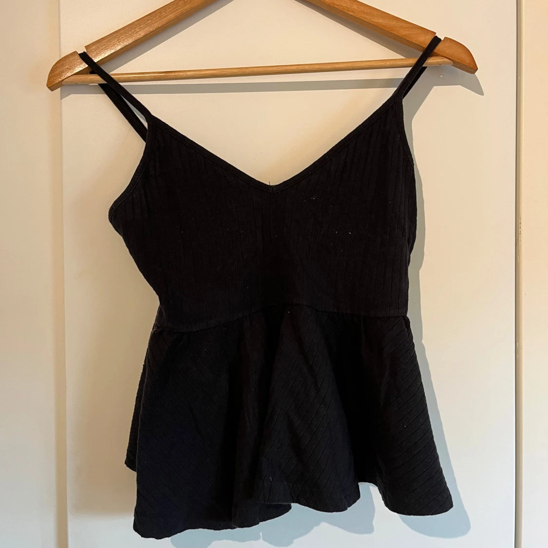 Svart ribbad vintage linnetopp 