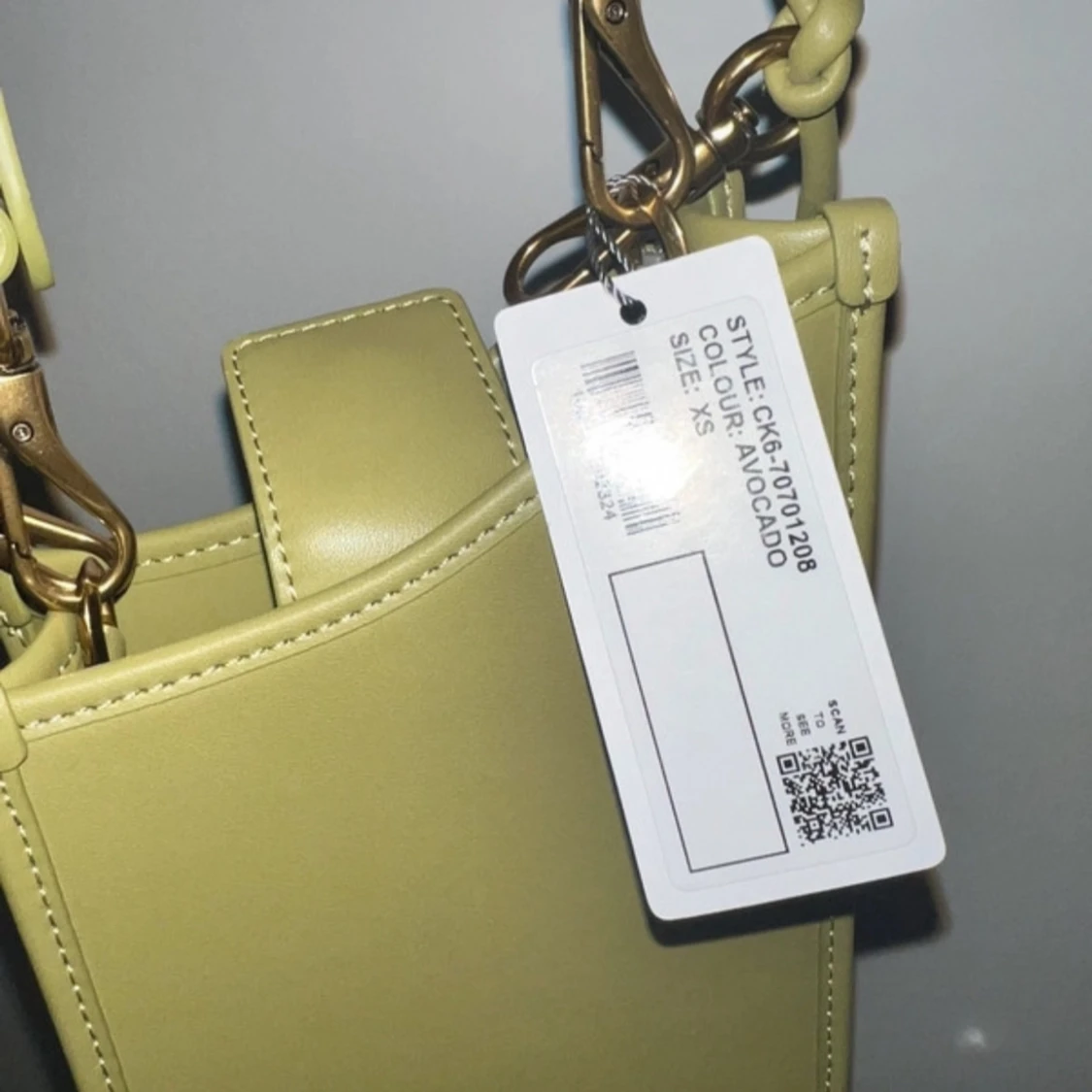 Grön axelväska från Charles & Keith - 2