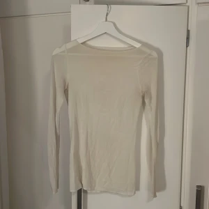 Intimissimi tröja  - Super fin kräm vit intimissimi tröja, inga defekter, använd ett fåtal gånger! 100% Kashmir