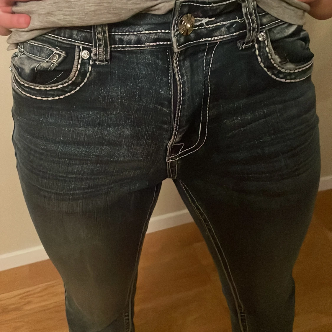 Sänkt pris! Jeans med broderade bakfickor - 4