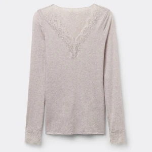 intimissimi - Säljer en beige intimissimi tröja då den inte kommer till användning, Storlek XS, Köpte från plick för 350kr. Nypris 320💗