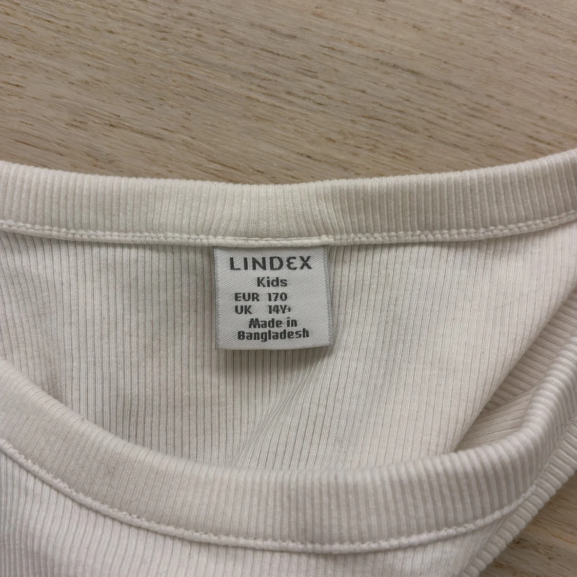 Vit ribbad linnetopp från Lindex - 2