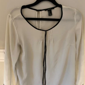 Fin blus - Kommer ej t användning ❤️❤️❤️