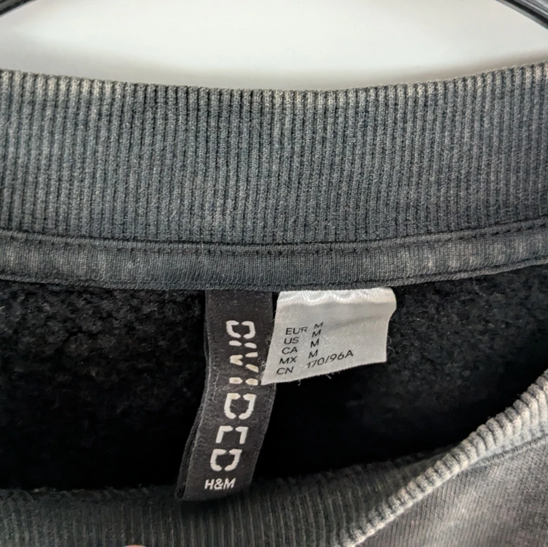 Svart croppad tröja från H&M Divided - 2