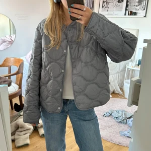 Jacka - Superfin jacka som inte kommer till användning💓 perfekt nu till våren 