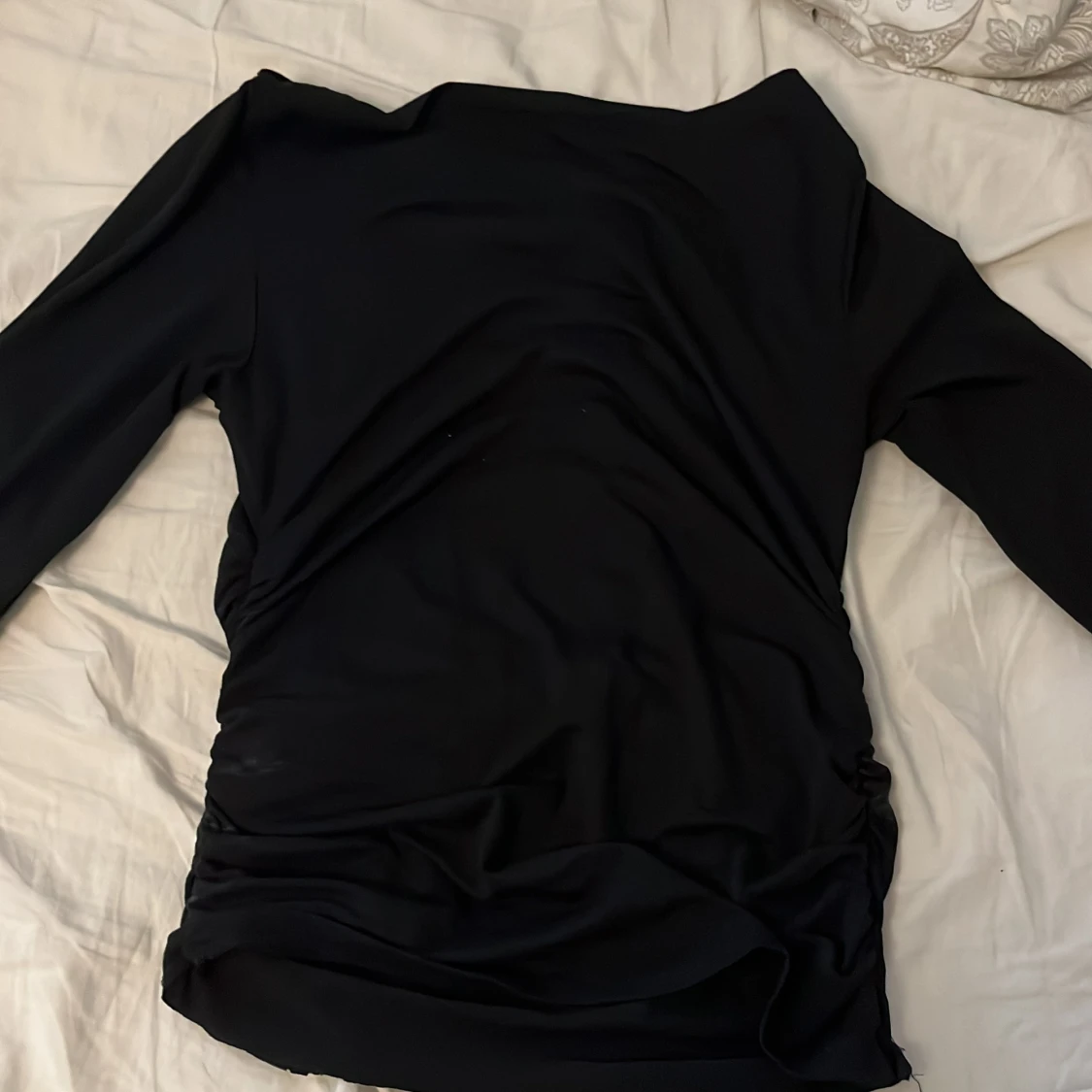 Svart långärmad topp från Gina Tricot - 1