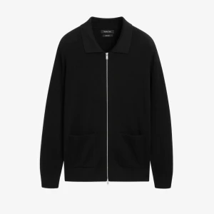 Cardigan från Massimo Dutti - Snygg svart cardigan från Massimo Dutti med dragkedja framtill. Perfekt nu inför våren/sommaren. Köptes för 2 veckor sedan och har aldrig använts! Cond:10/10, pris i butik är 900kr. Mitt pris 499kr! Storlek S men kan passa M