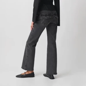 Gina tricot jeans - Säljer dem populära jeansen från gina som är slutsålda överallt. Aldrig använda💕 Storlek 36