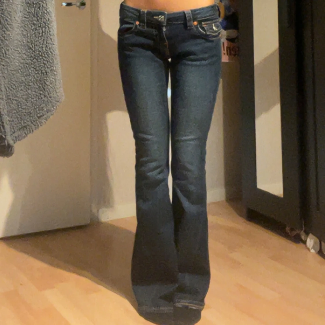 Mörkblå bootcut jeans