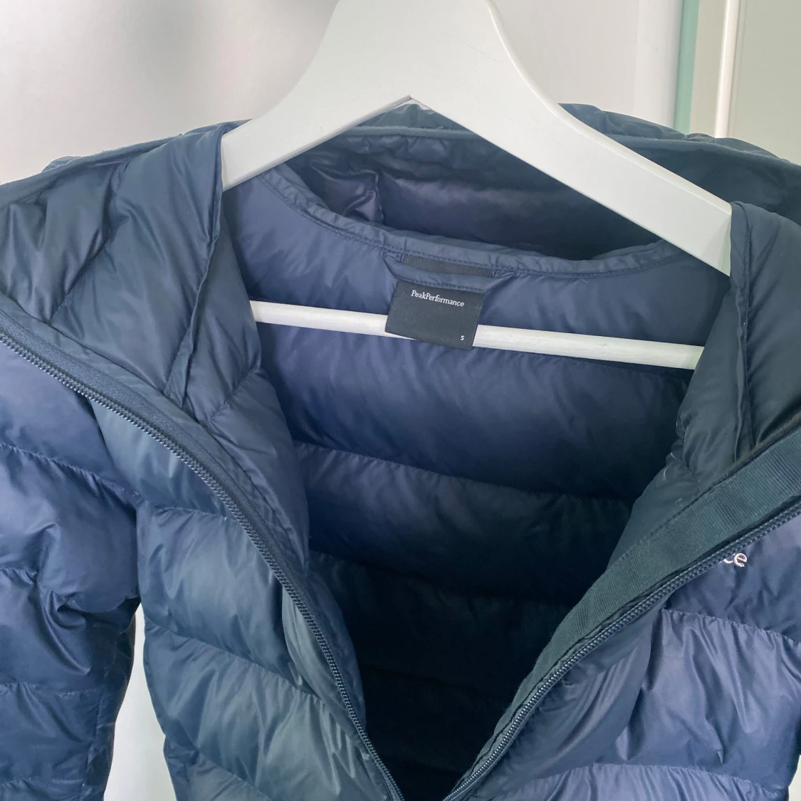 Mörkblå dunjacka från Peak Performance - 2