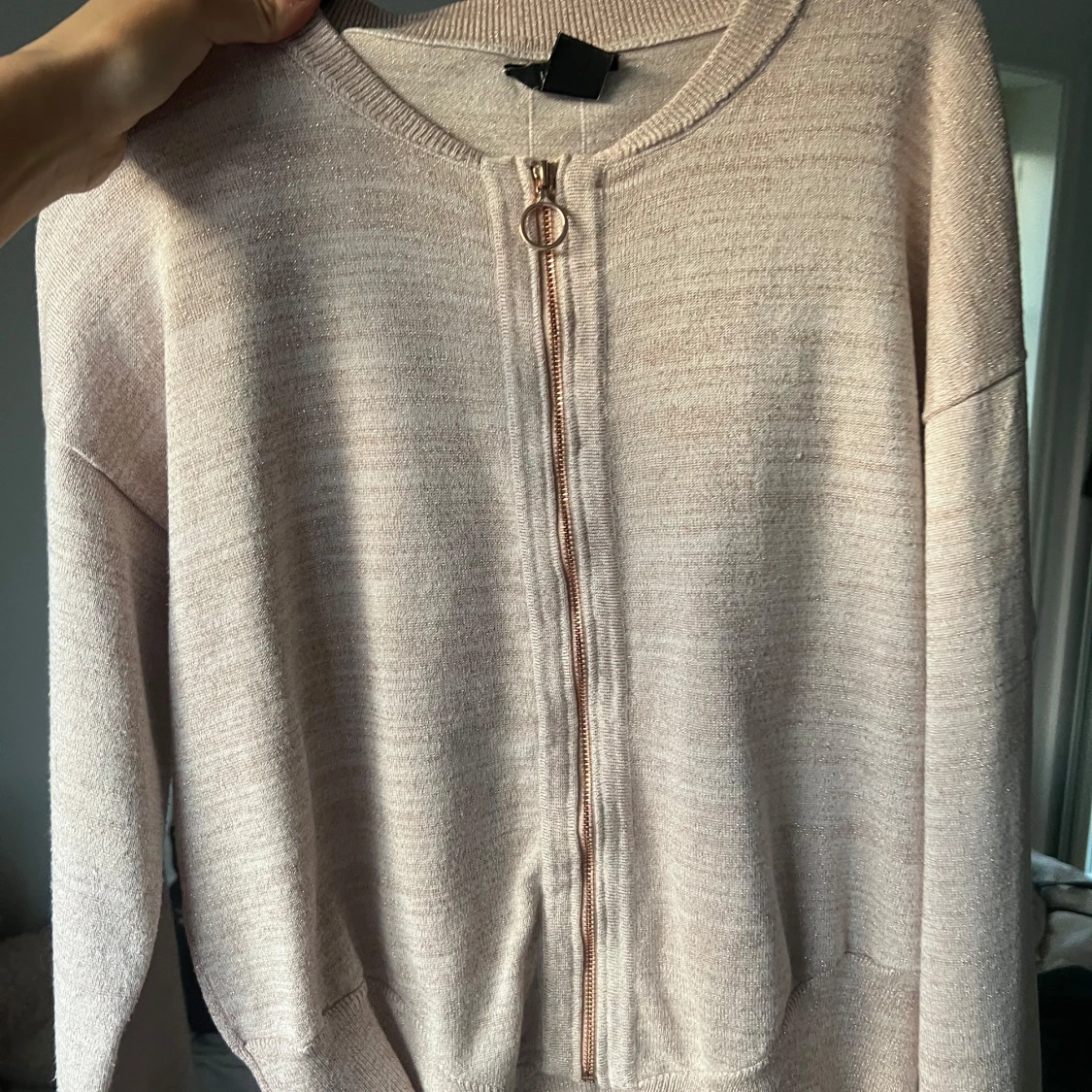 Glittrig ljus rosa tröja - 3