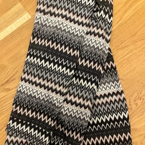 Byxor Missoni mönster - ”Orrebyxor” i grå/beige, storlek S