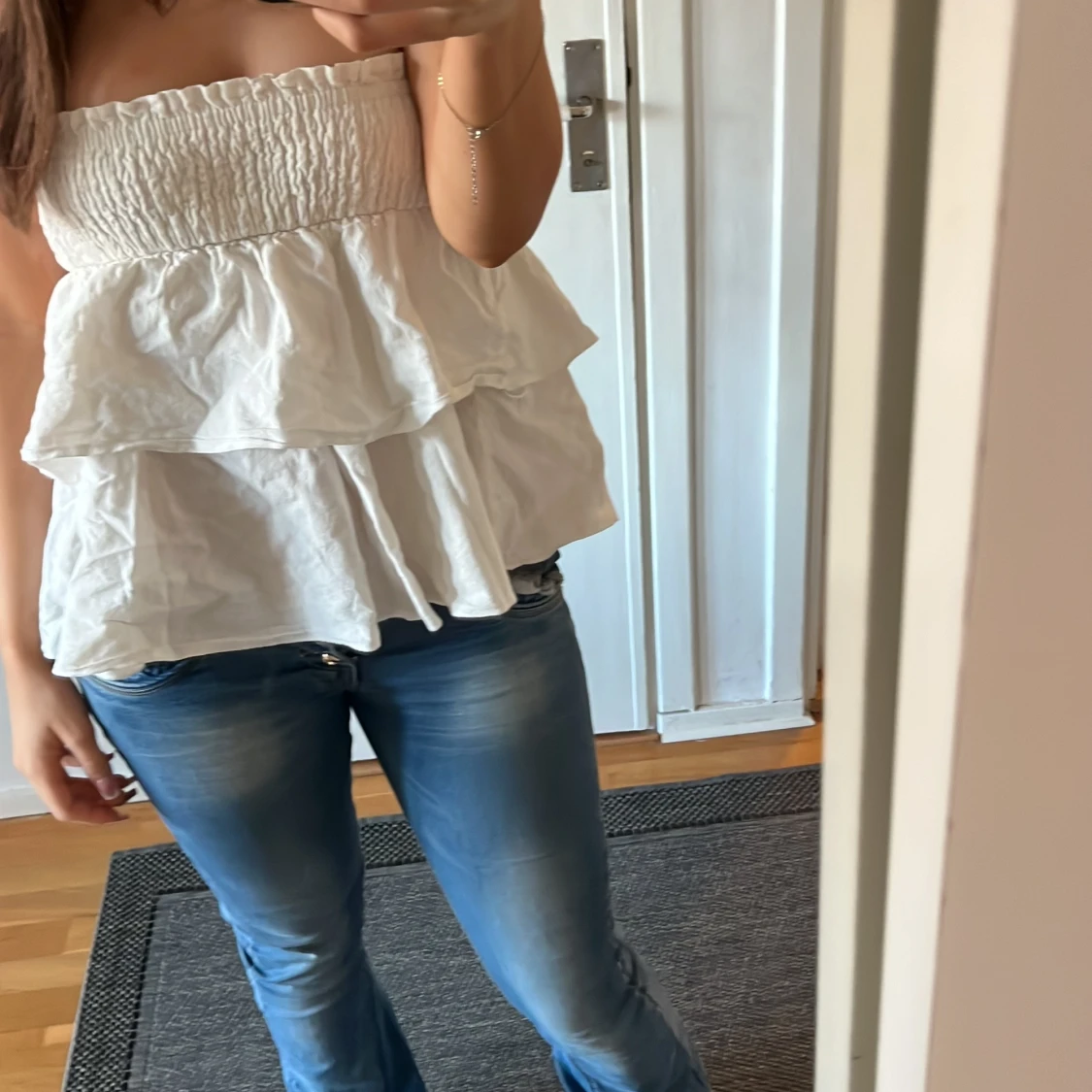 Vit axelbandslös topp