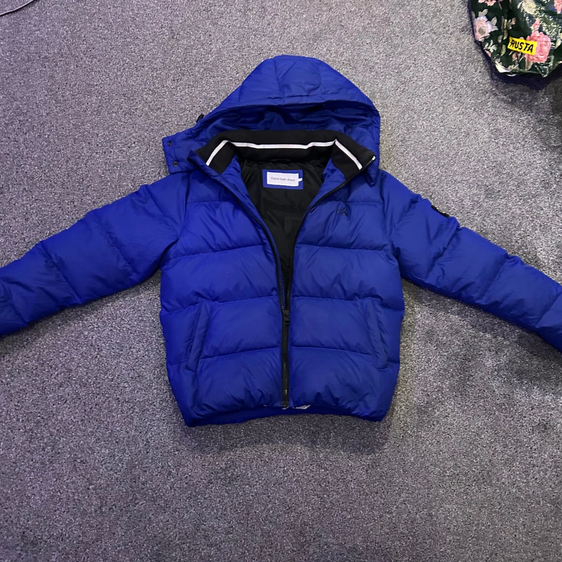 Blå pufferjacka från Calvin Klein Jeans