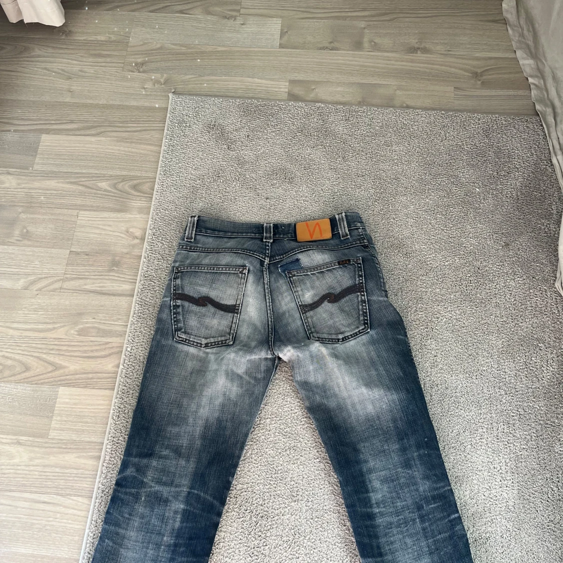Jeans med lappdetaljer från Nudie Jeans - 1