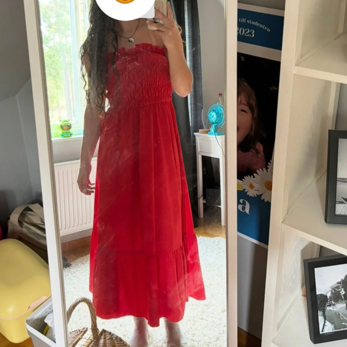 Röd axelbandslös klänning - 1