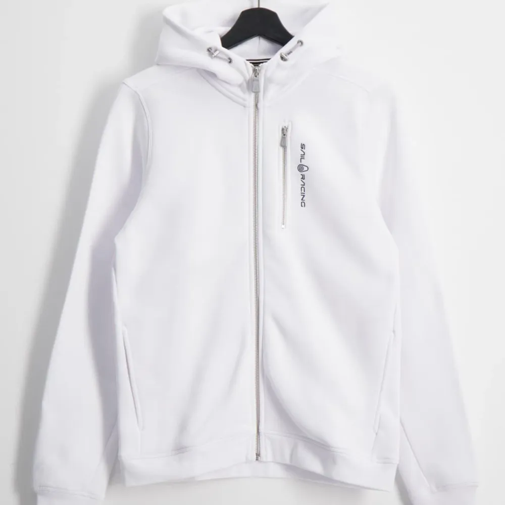Sail racing hoodie. Använd men bra skick! Orginalpris: ca 1000kr. Lite oklart om det är kvinna/unisex/man. Men tror inte att det är så stor skillnad.. Hupparit & Collegepaidat.