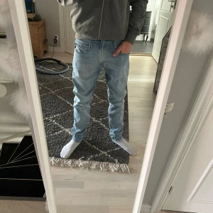 Reply jeans  - Replay jeans - skick 10/10  - storlek W31 L32 - modell: Anbass - nypris ca 1599 mitt pris 499kr - pris kan diskuteras vid snabb affar!