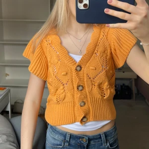Stickad topp - Såå fin stickad orange topp från Zara!! Säljer pga inte kommer till användning❤️❤️