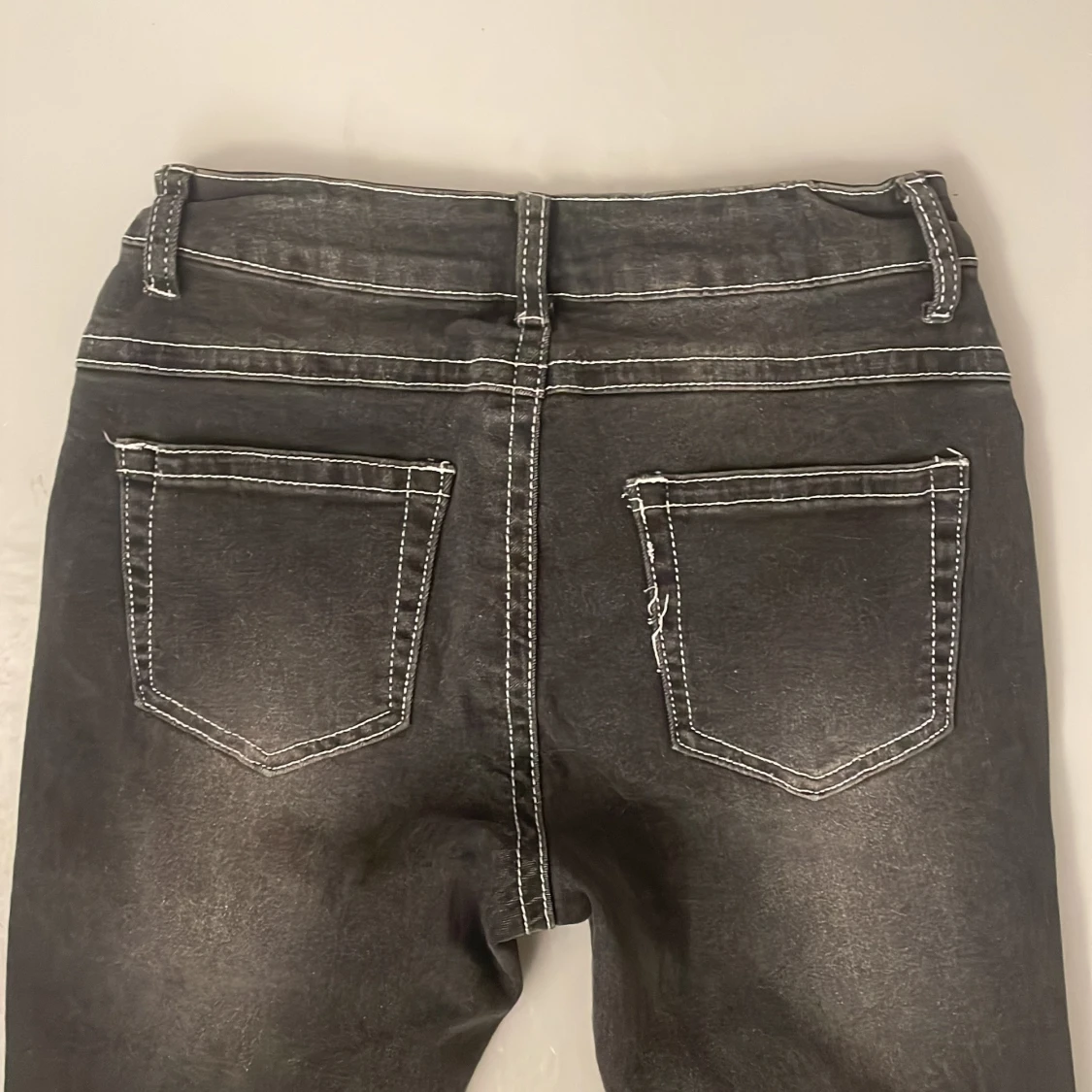 Svarta bootcut jeans - 1