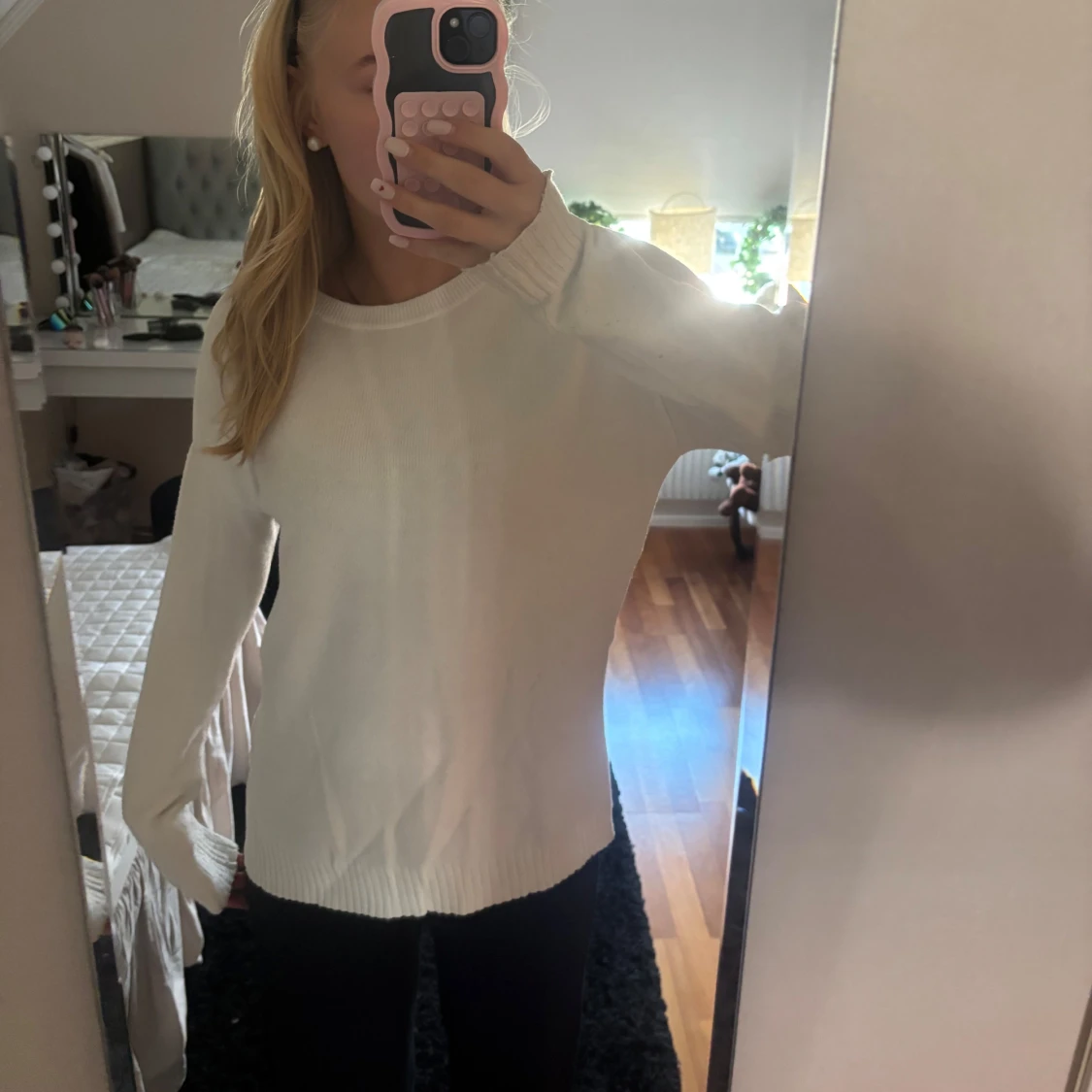 Vit stickad tröja med rund hals - 1