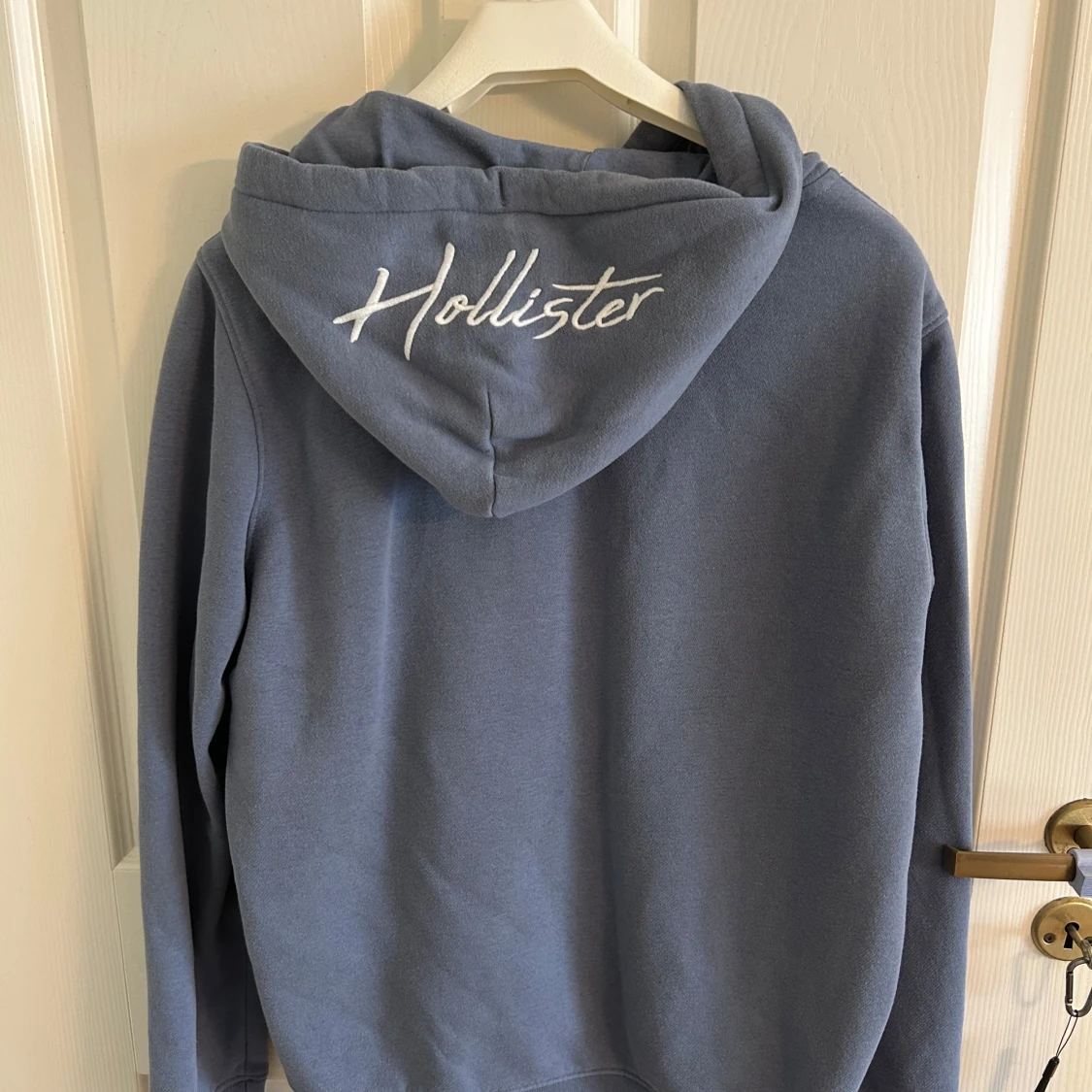 Blå hoodie från Hollister - 1
