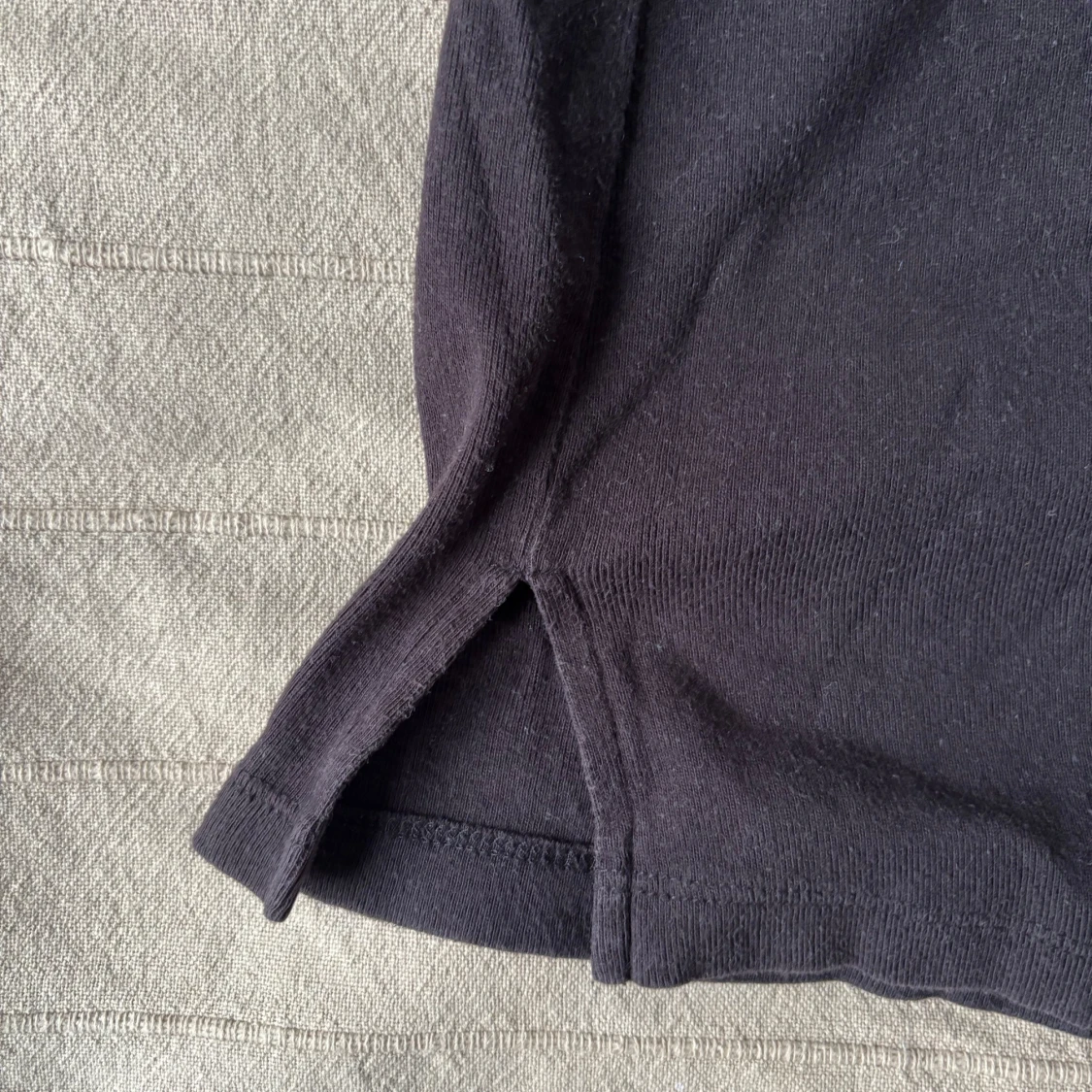 Svart knälång t-shirtklänning - 1